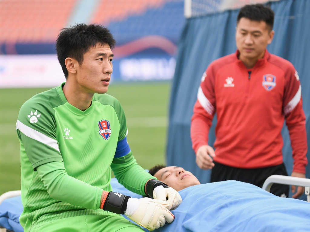 津媒：方镜淇膝伤不容乐观，短期内恢复希望渺茫